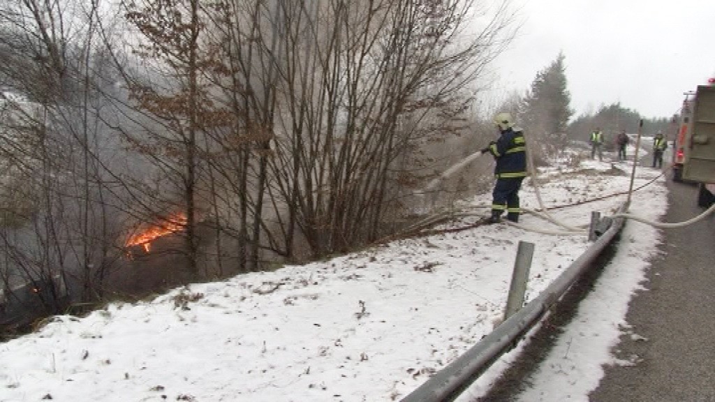 horiaca dodávka_plameň_Starinská priehrada